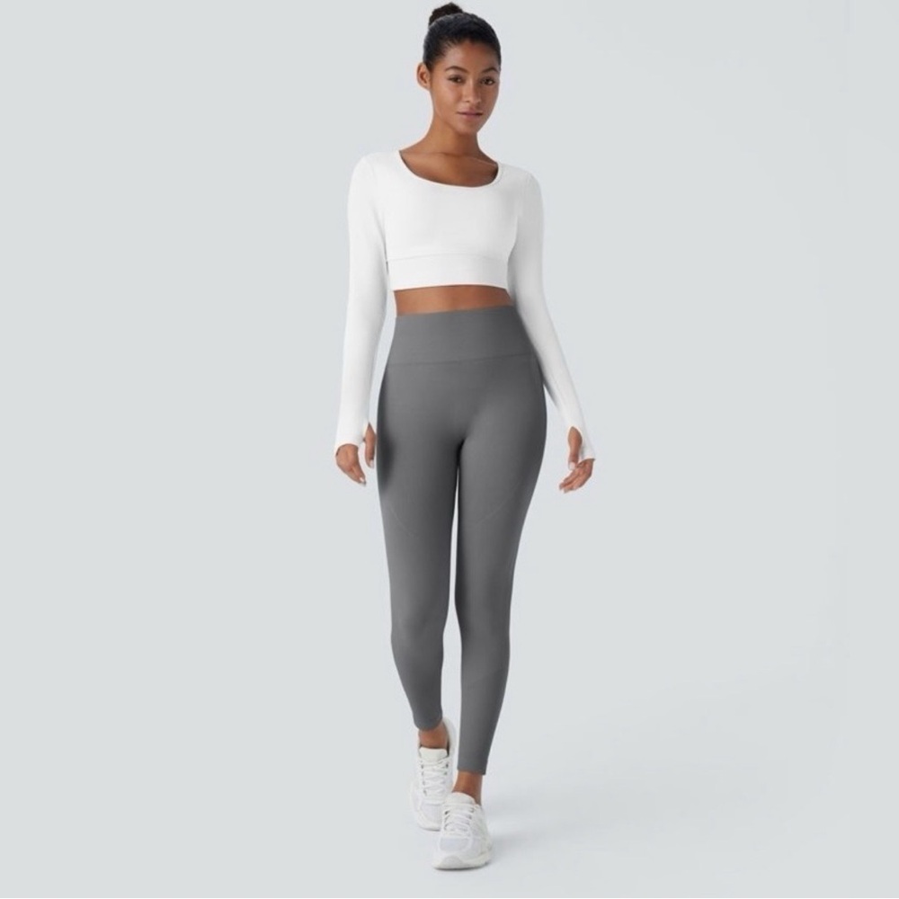HALARA Seamless 7/8 grey leggings NWOT in original package. Size L, fit like M